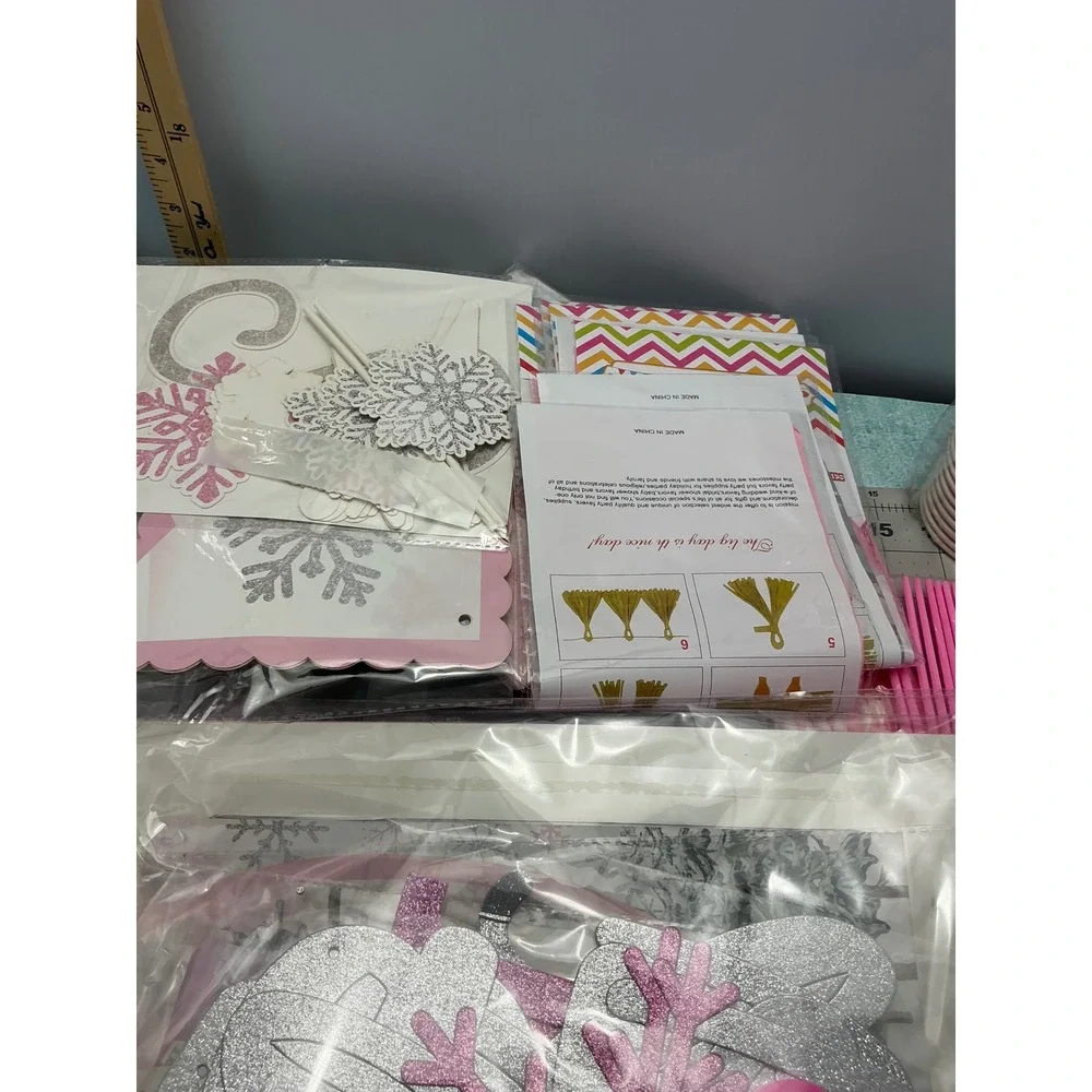 Winter Onederland 1st Birthday Decorations‎ Pink Snowflake Party Supplies Set